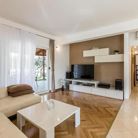 Arbareto With Heated Swimming Pool 빌라 *