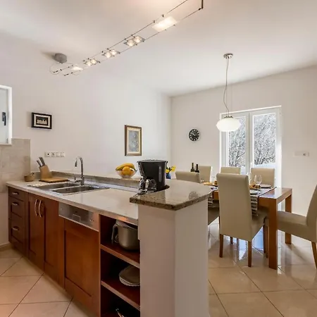 Arbareto With Heated Swimming Pool 빌라 *