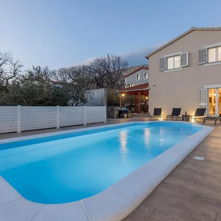 Villa Arbareto With Heated Swimming Pool