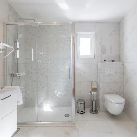 Arbareto With Heated Swimming Pool 빌라 Srinjine