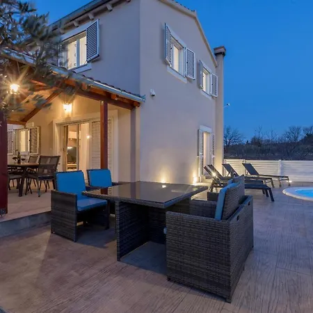 Arbareto With Heated Swimming Pool Srinjine