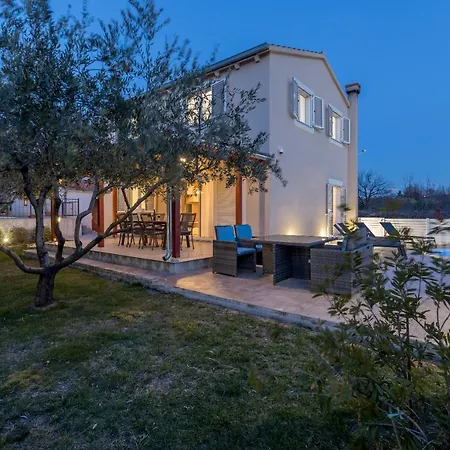 Arbareto With Heated Swimming Pool