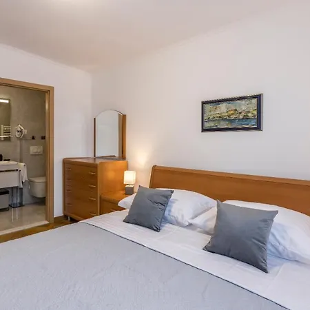 Arbareto With Heated Swimming Pool 빌라 Srinjine