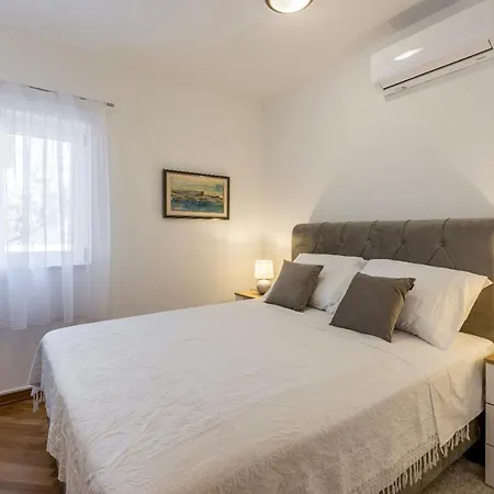 Arbareto With Heated Swimming Pool Villa *
