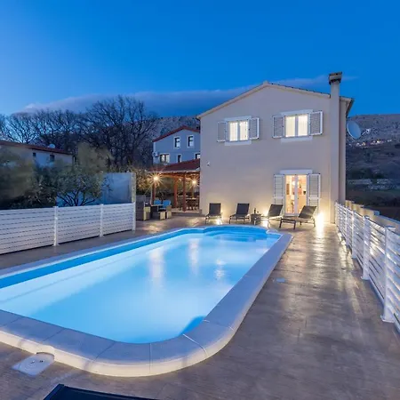 Arbareto With Heated Swimming Pool 빌라 *