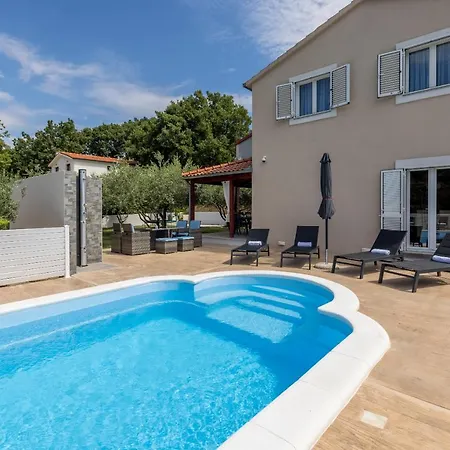 Arbareto With Heated Swimming Pool Villa