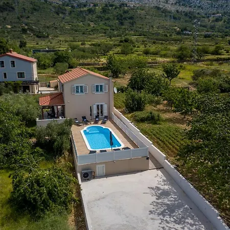 Arbareto With Heated Swimming Pool *