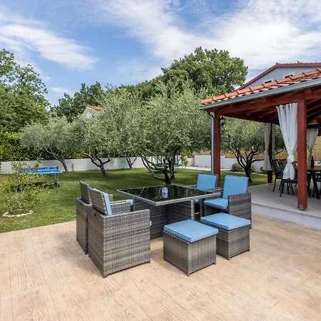 Arbareto With Heated Swimming Pool Srinjine