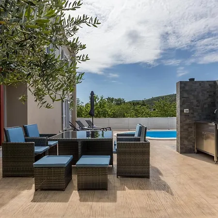 Villa Arbareto With Heated Swimming Pool Srinjine
