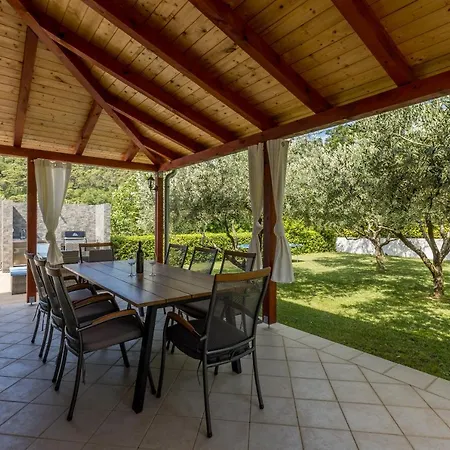 Arbareto With Heated Swimming Pool 빌라 *