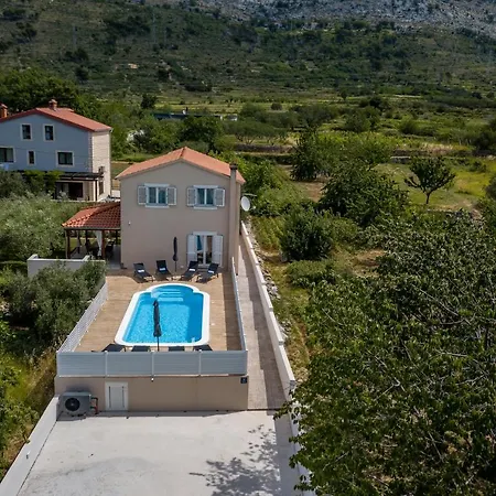 Arbareto With Heated Swimming Pool 빌라 Srinjine